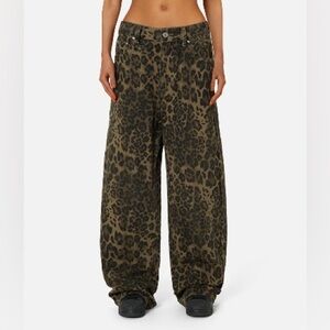 NWOT Aelfric Eden Leopard Print Straight Leg Jeans Size 26 - Brand New